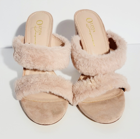 ❗️ Olivia Ferragamo Fluffy Pink Block Heel Faux Fur Mules - Picture 2 of 6